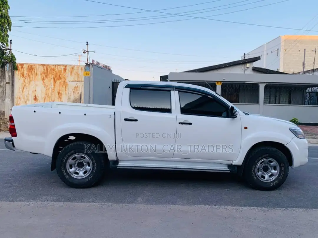 Toyota Hilux 2008 White
