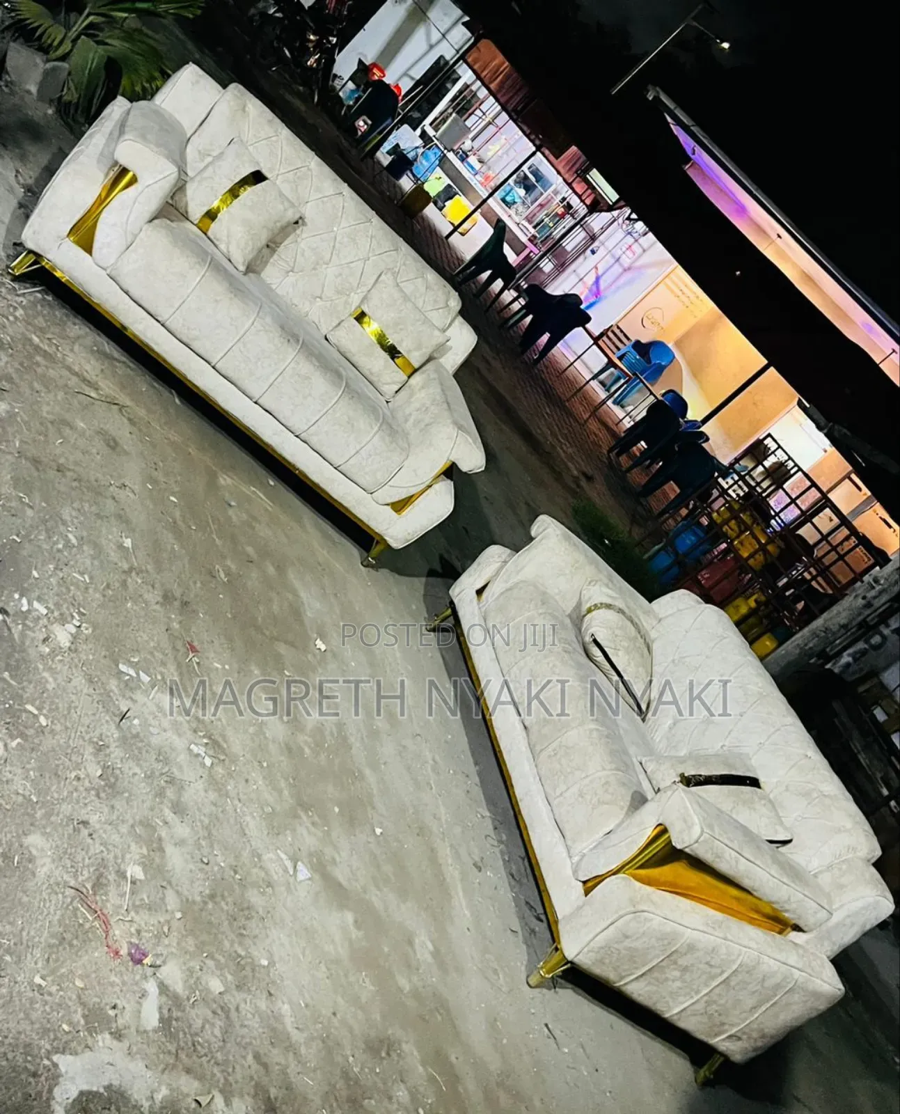 Sofa Set Zimetumika Kidogo