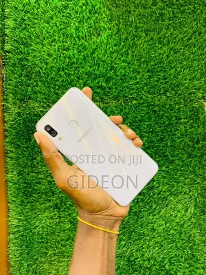 Samsung Galaxy A30 64 GB White
