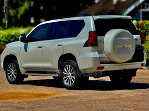 Toyota Land Cruiser Prado 2023 White