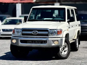 Toyota Land Cruiser 2011 White