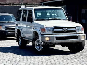 Toyota Land Cruiser 2011 White
