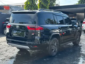 Toyota Land Cruiser 2023 Black