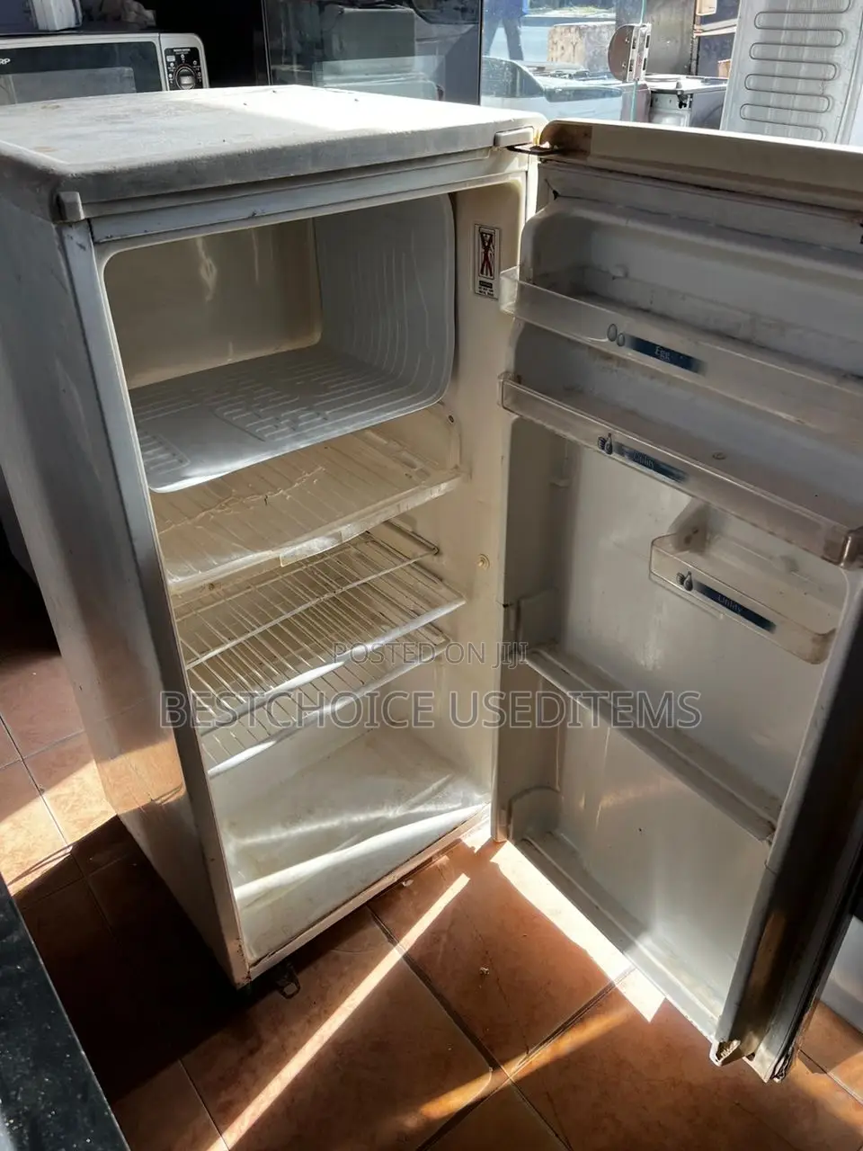 Fridge Mlango Mmoja Ni Kubwa Mno Na Bei Yake Ni Rahisi Sana