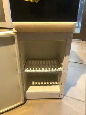 Water Dispenser Maji Moto Maji Kawaida Na Ina Friji Chini