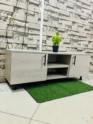 Show Case/ Tv Case Zipo Sample Za Kutosha Swipe Uone