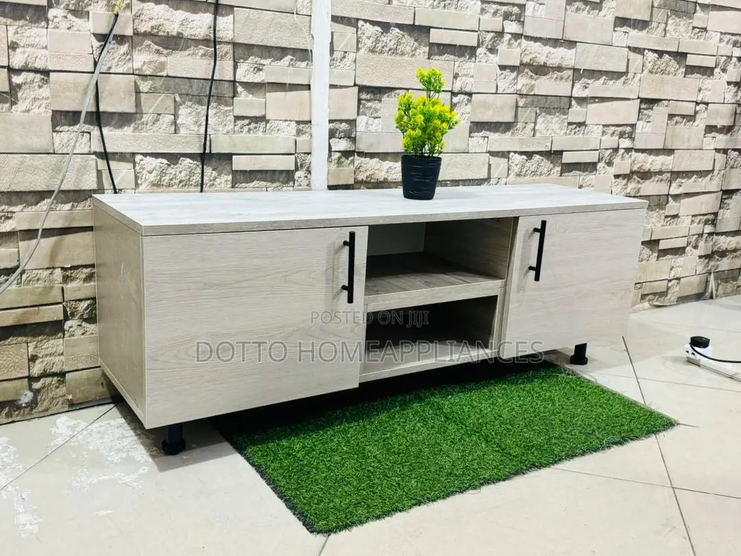 Show Case/ Tv Case Zipo Sample Za Kutosha Swipe Uone