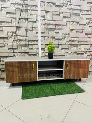 Show Case/ Tv Case Zipo Sample Za Kutosha Swipe Uone