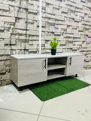 Show Case/ Tv Case Zipo Sample Za Kutosha Swipe Uone