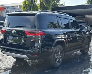 Toyota Land Cruiser 2023 Matt Black