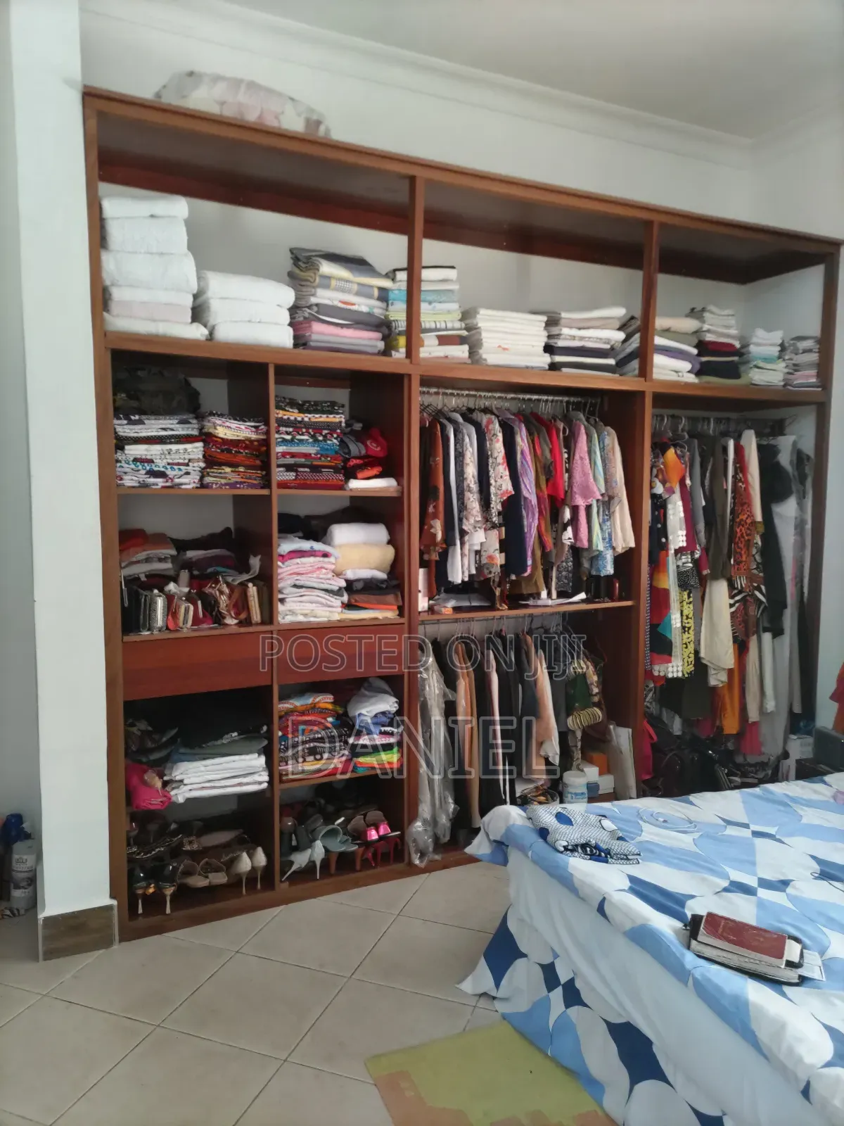 Kabati La Nguo Wall Unit Rangi Ya Brown