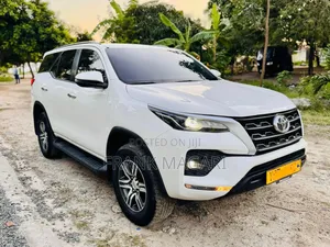 Toyota Fortuner 2022 White