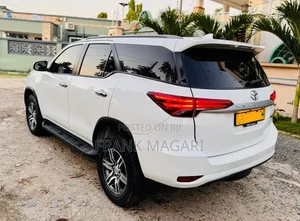 Toyota Fortuner 2022 White