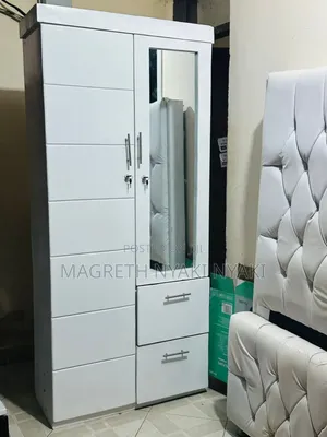 Kabati La Mbao Milango Miwili Limetumika Kidogo