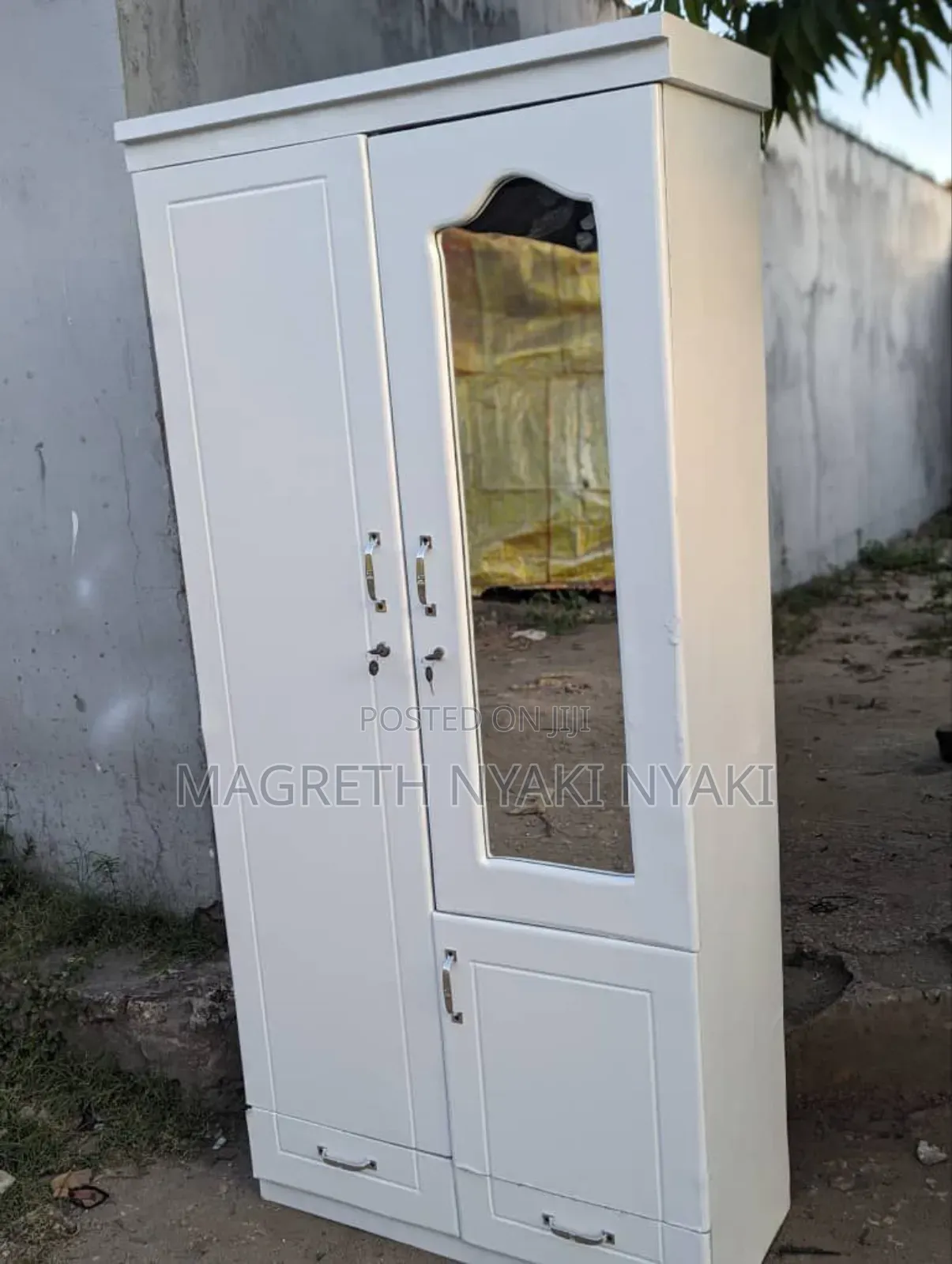 Kabati La Milango Miwili