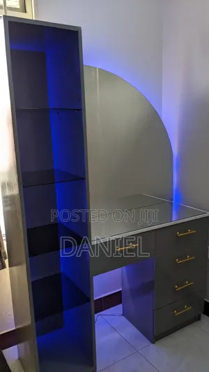 Dressing Table Ya Kioo Rangi Ya Gray Pamoja Na Taa
