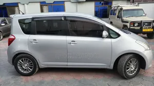 Toyota Ractis 2006 Silver