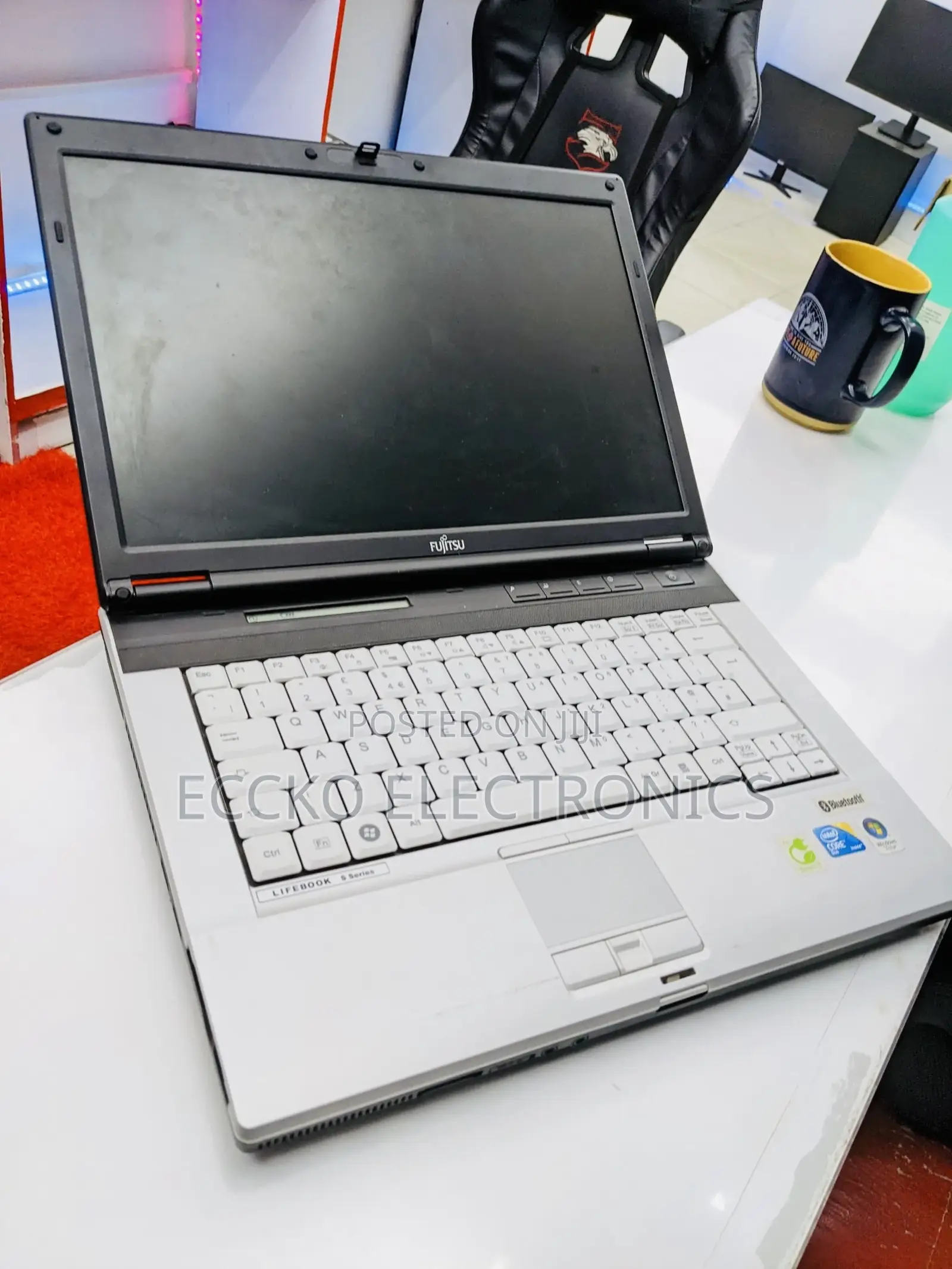 Laptop Fujitsu Lifebook E743 3GB Intel Core 2 Duo HDD 350GB