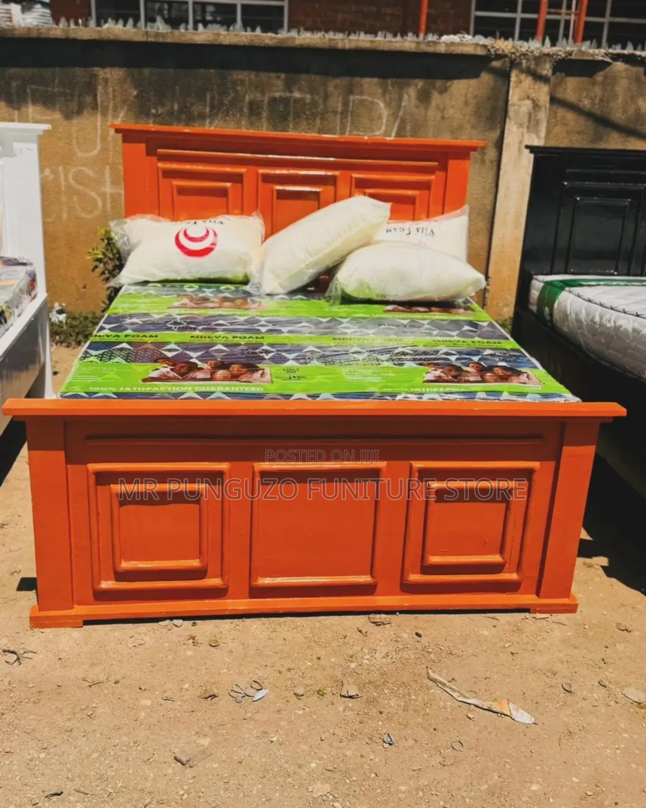 Kitanda Classic Mbao Ngumu