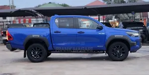 New Toyota Hilux 2023 Blue