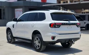 Ford Everest 2023 White