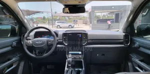 Ford Everest 2023 White