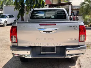 Toyota Hilux 2018 Silver