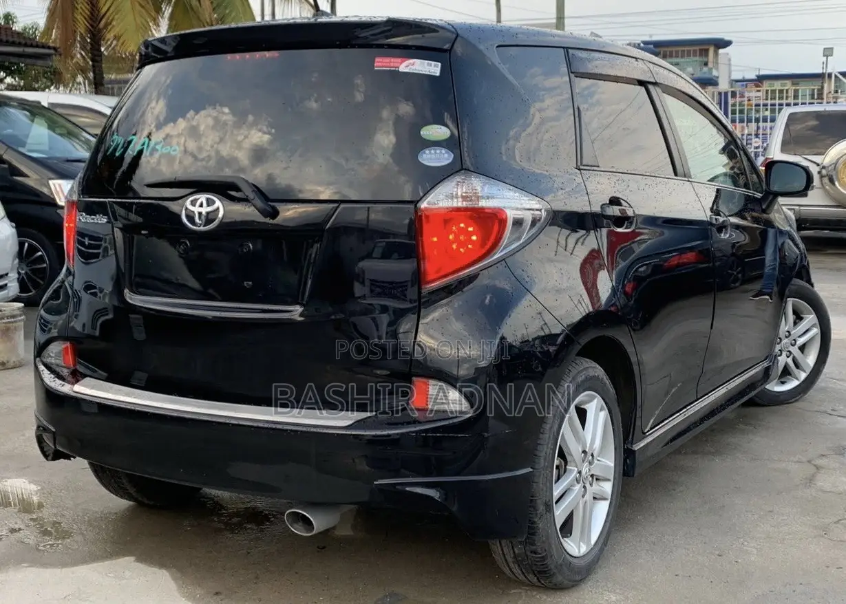 Toyota Ractis 1.5 FWD 2011 Black