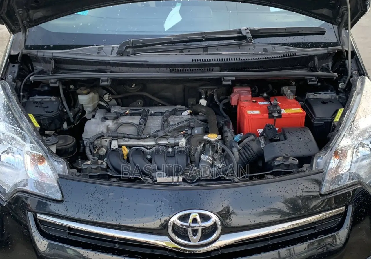 Toyota Ractis 1.5 FWD 2011 Black