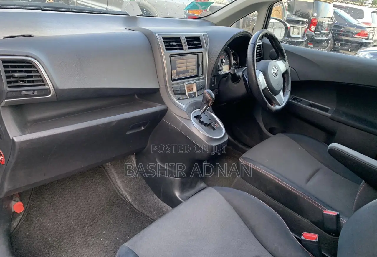 Toyota Ractis 1.5 FWD 2011 Black