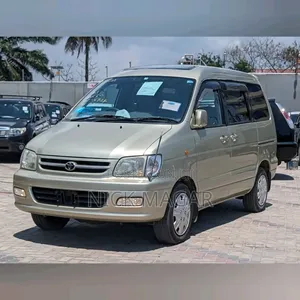 Photo - Toyota Noah 2001 Gold