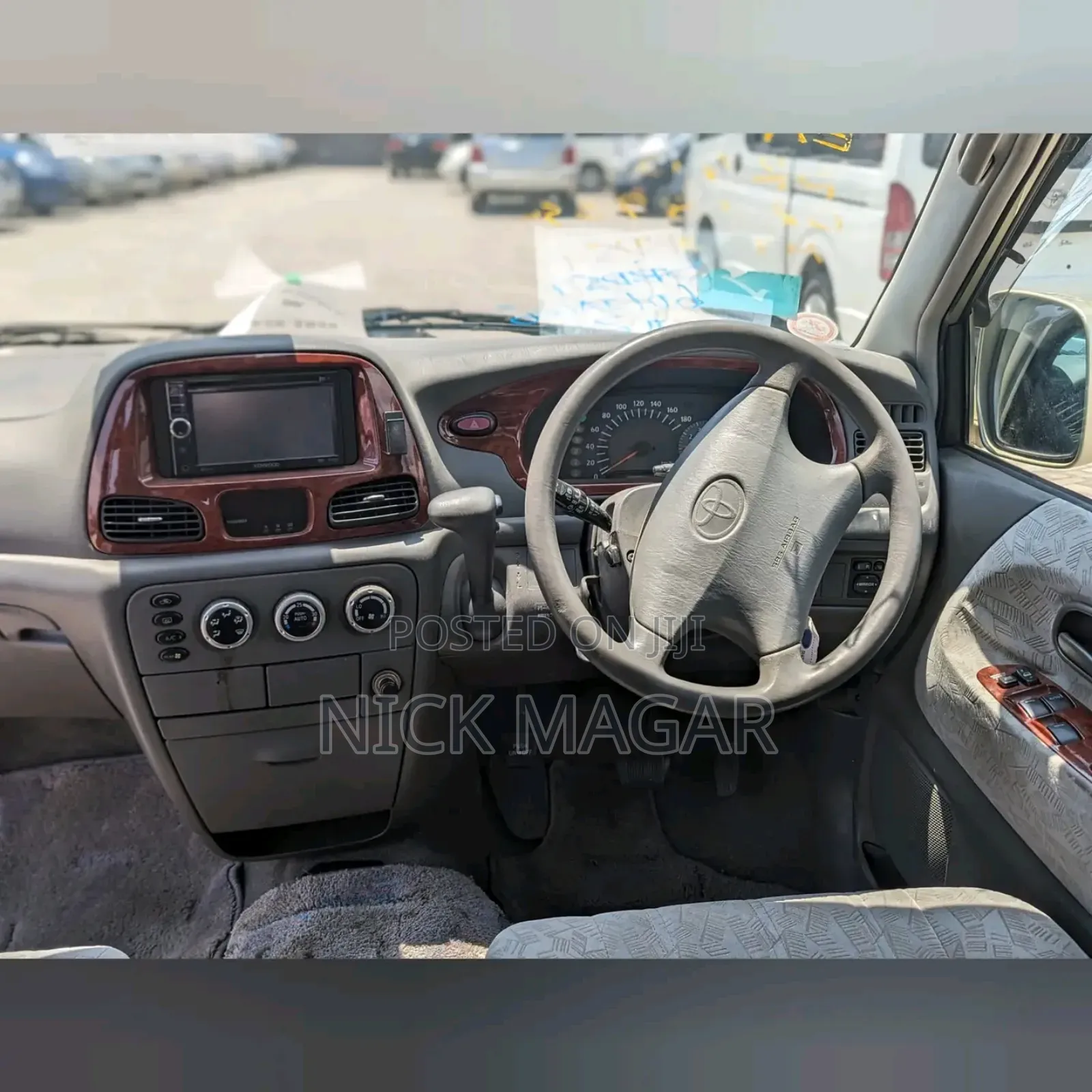 Toyota Noah 2001 Gold