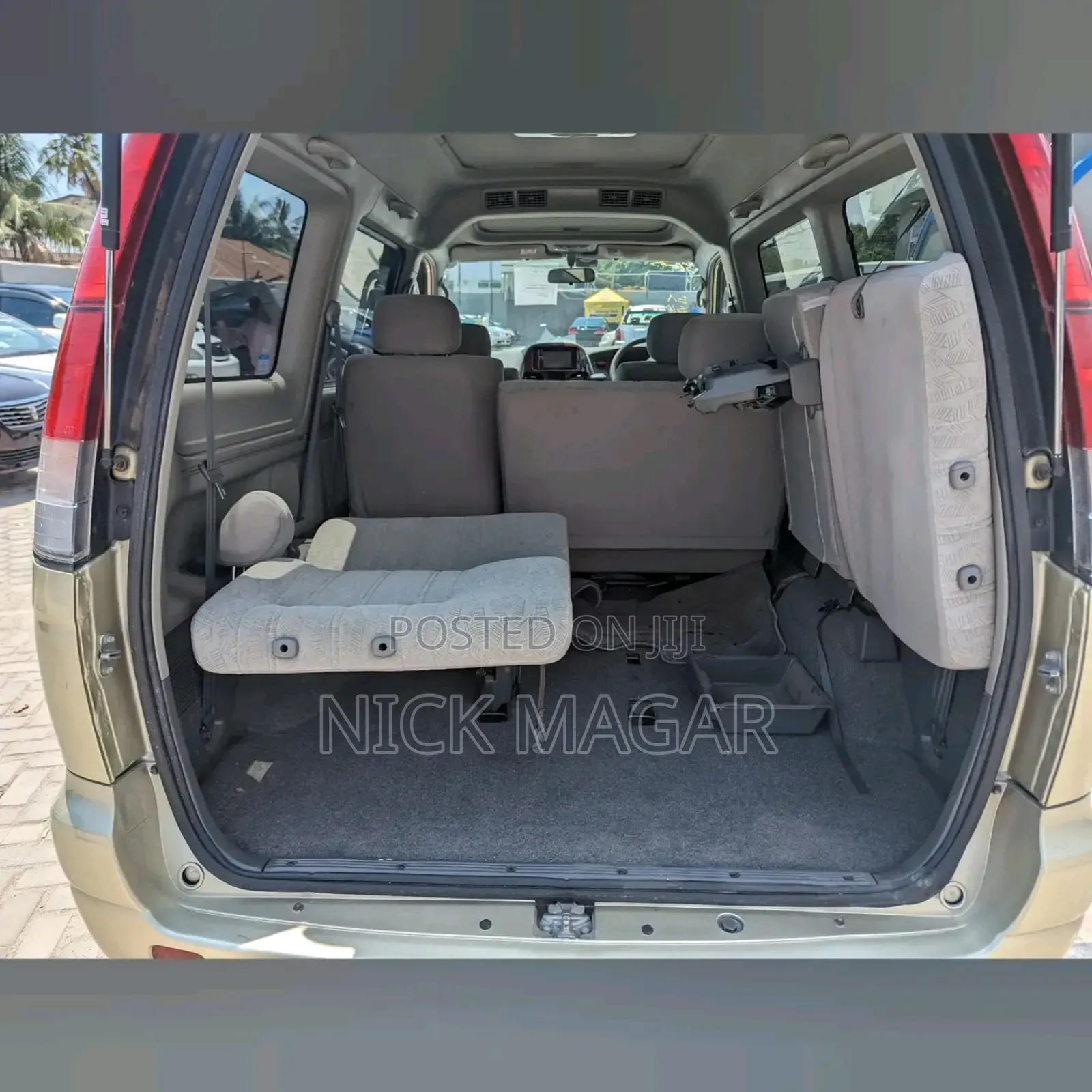 Toyota Noah 2001 Gold