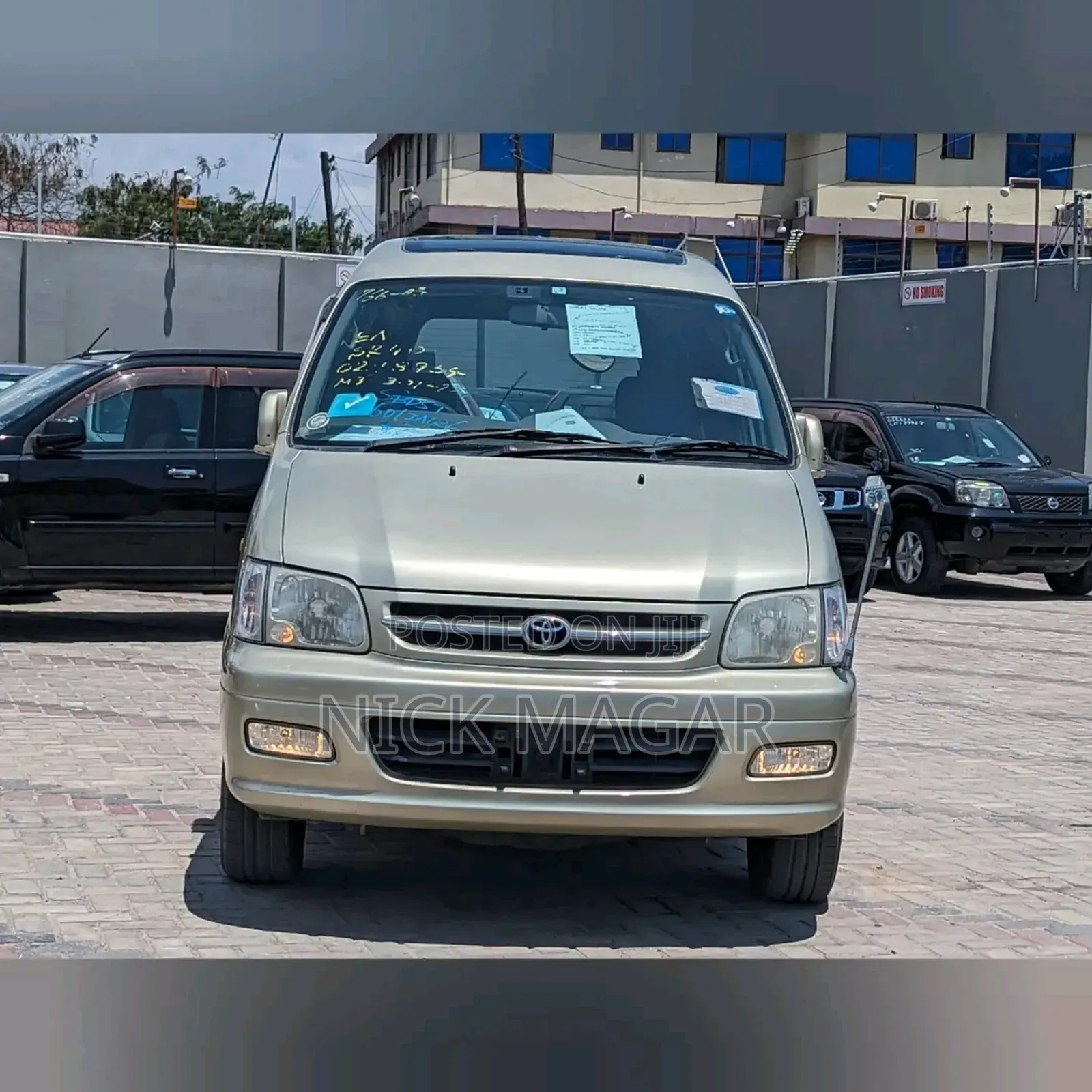 Toyota Noah 2001 Gold
