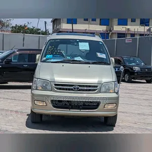 Toyota Noah 2001 Gold