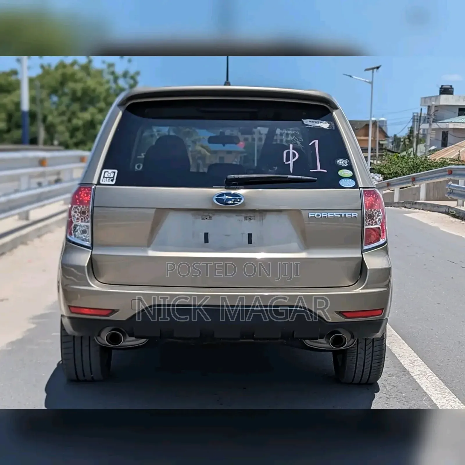 Subaru Forester 2010 Gold