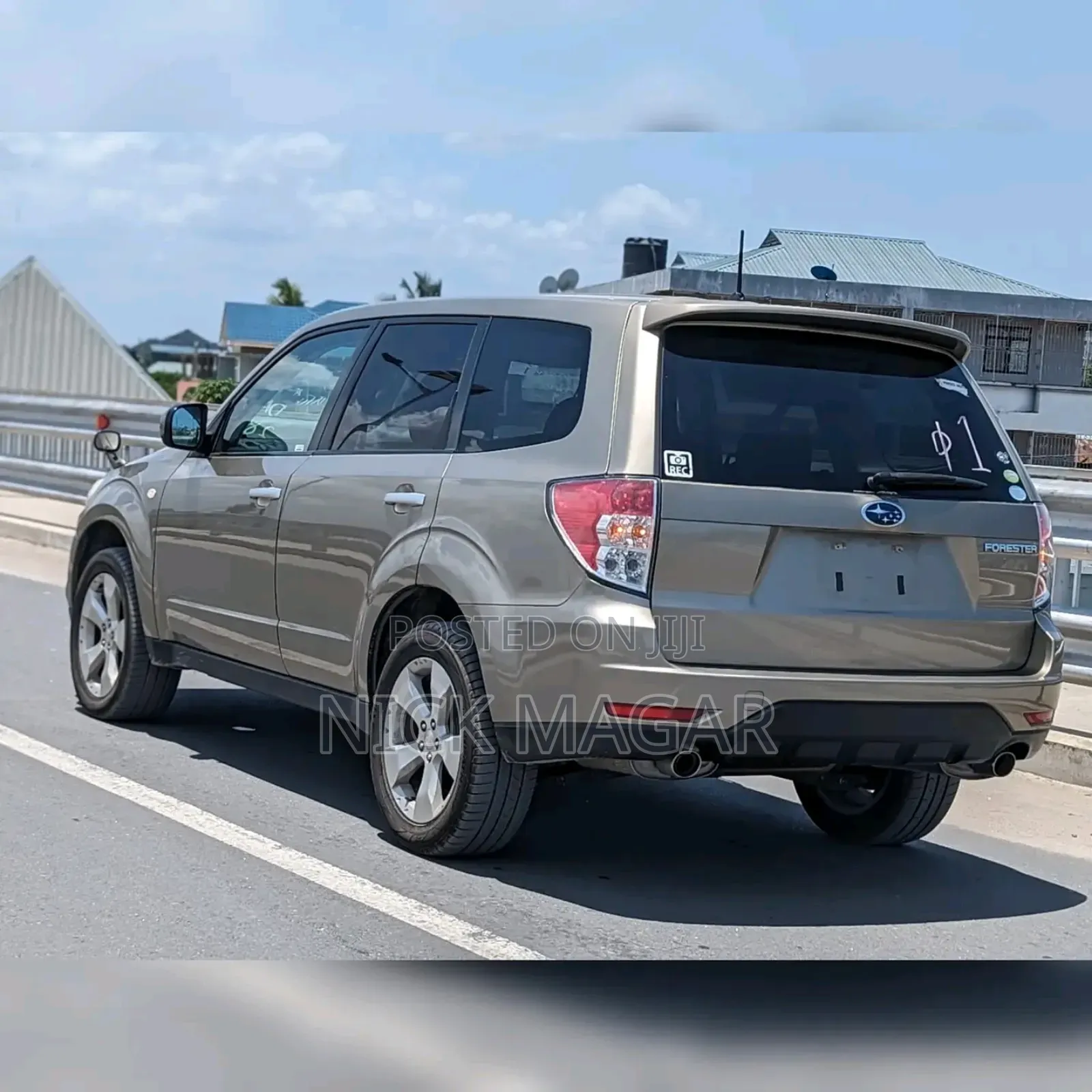 Subaru Forester 2010 Gold
