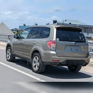 Subaru Forester 2010 Gold