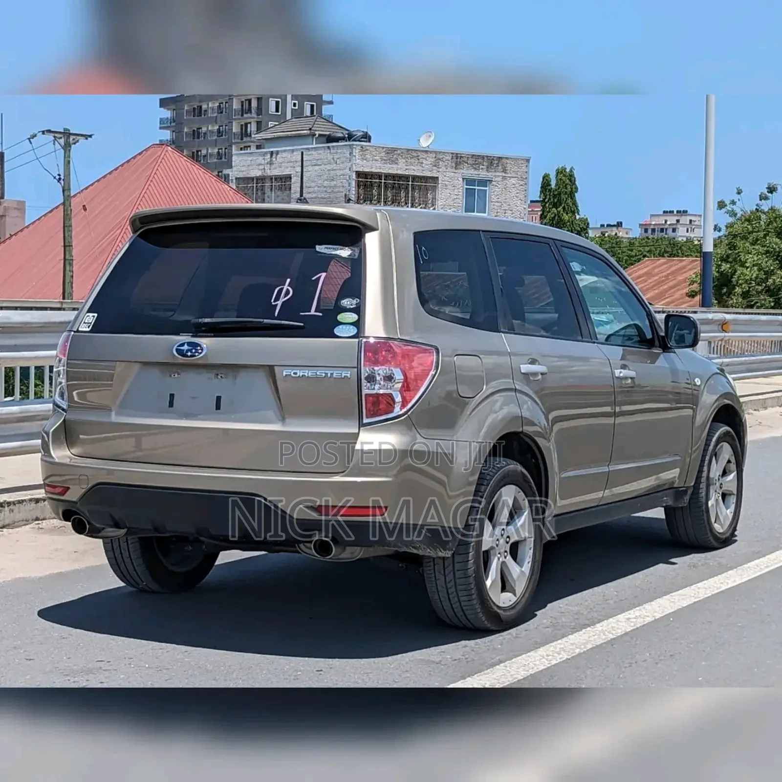 Subaru Forester 2010 Gold