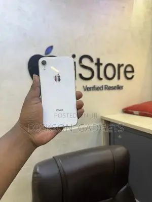 Apple iPhone XR 64 GB White