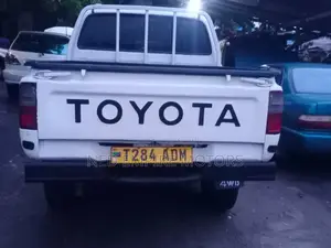 Toyota Hilux 1998 White