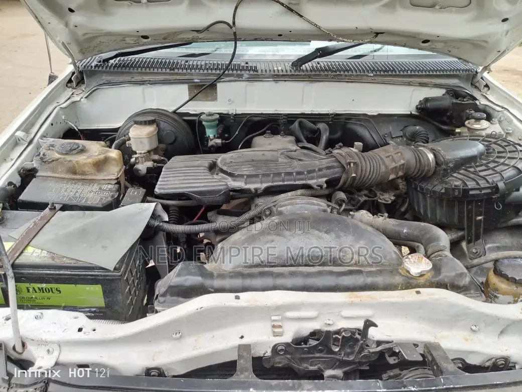 Toyota Hilux 1998 White