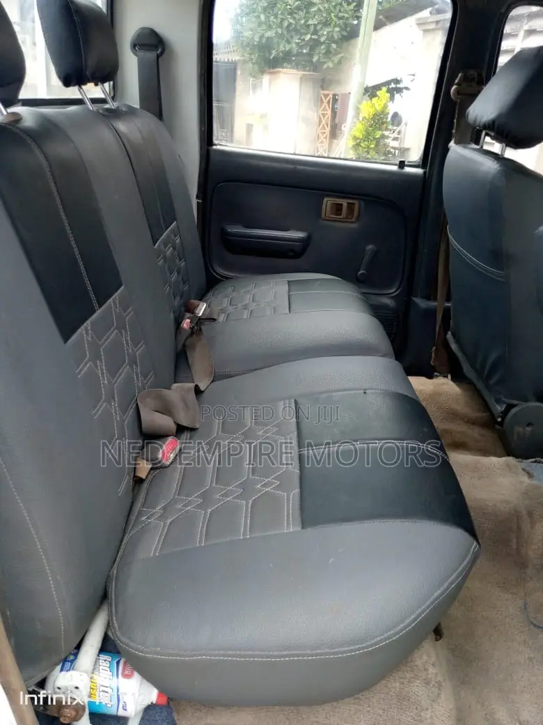 Toyota Hilux 1998 White