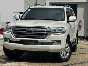 Toyota Land Cruiser 2017 White