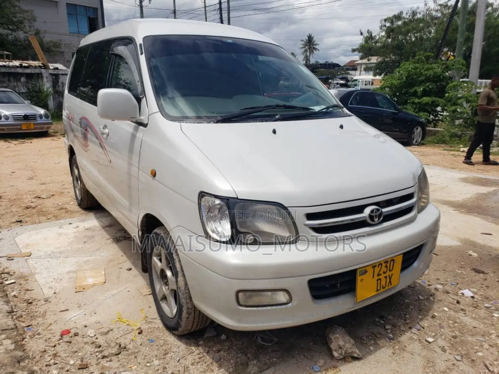 Toyota Noah 2001 White
