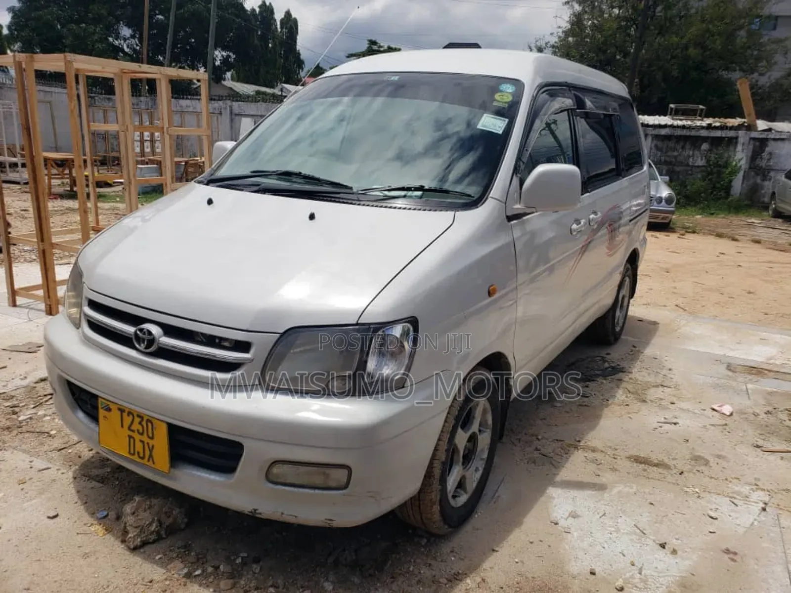 Toyota Noah 2001 White