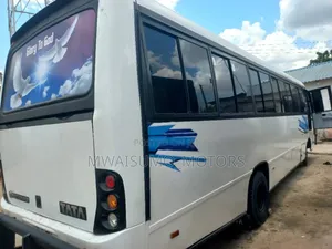 Tata Starbus Ultra Skool 1997 White