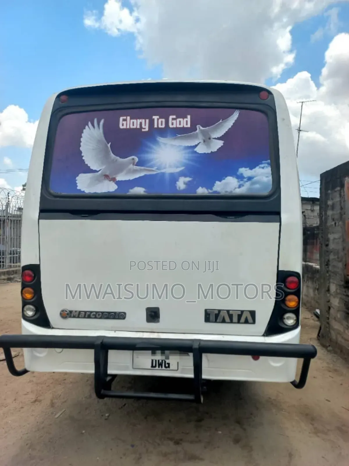 Tata Starbus Ultra Skool 1997 White