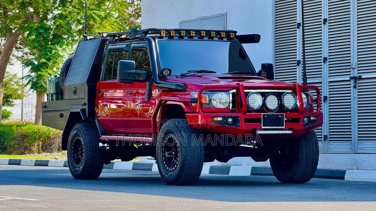 Toyota Land Cruiser 2013 Red