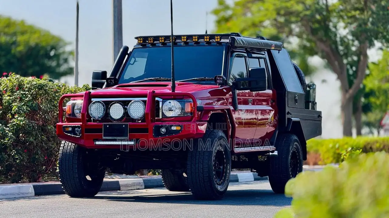 Toyota Land Cruiser 2013 Red
